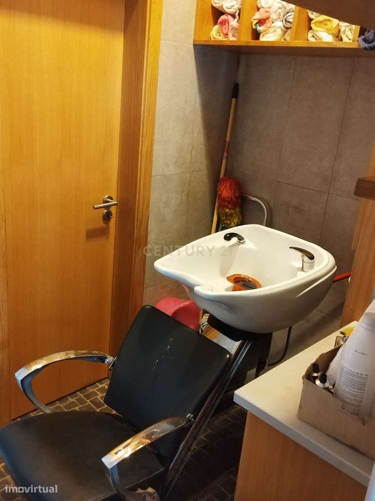 Cabeleireiro todo equipado em pleno Bairro da Madre de Deus - Grande imagem: 4/5