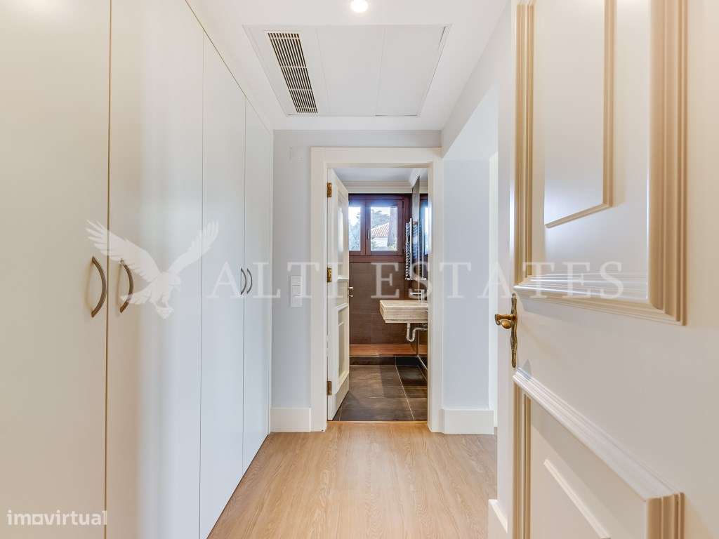 Deslumbrante moradia em zona nobre do Estoril-17