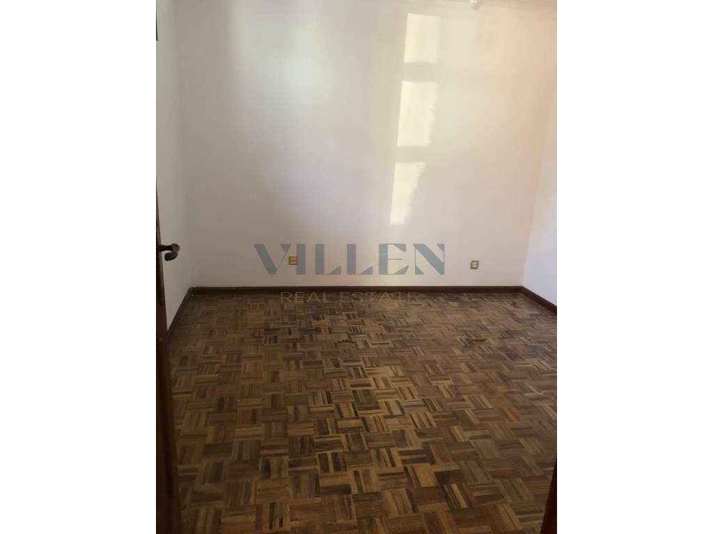 Moradia Geminada T2 em Pedroso Espaço, Natureza e Potencial!-10