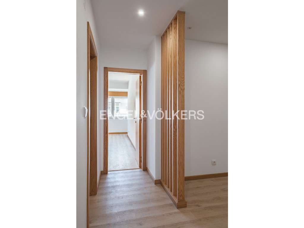 T2 Remodelado com 83m2 no Casal de S. Brás-13