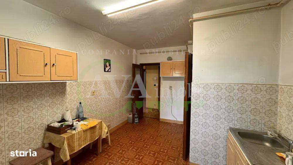 Apartament 4 camere, 2 bai, etaj 3, zona centrala - Imagine principală: 2/10