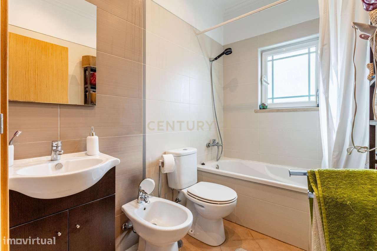 Moradia T4 remodelada na Quinta do Conde-12