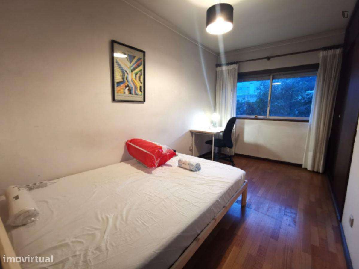 Quarto - localizado em Guimaraes - Grande imagem: 2/9