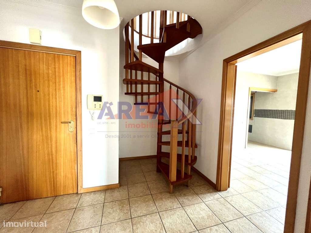 T3 Duplex com Piso Superior e Entrada Independente | Garagem | Oliv...-8