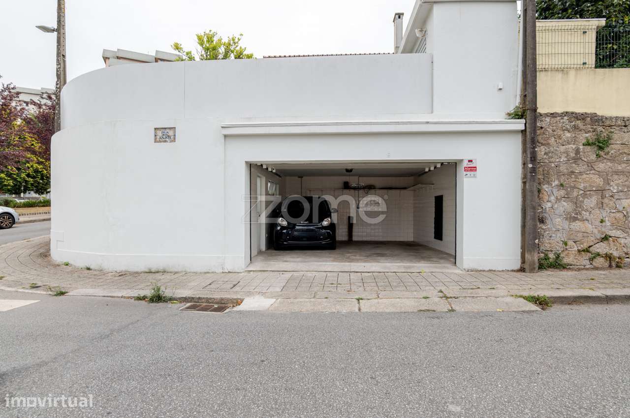 Moradia T3 renovada com jardim nas Antas-14