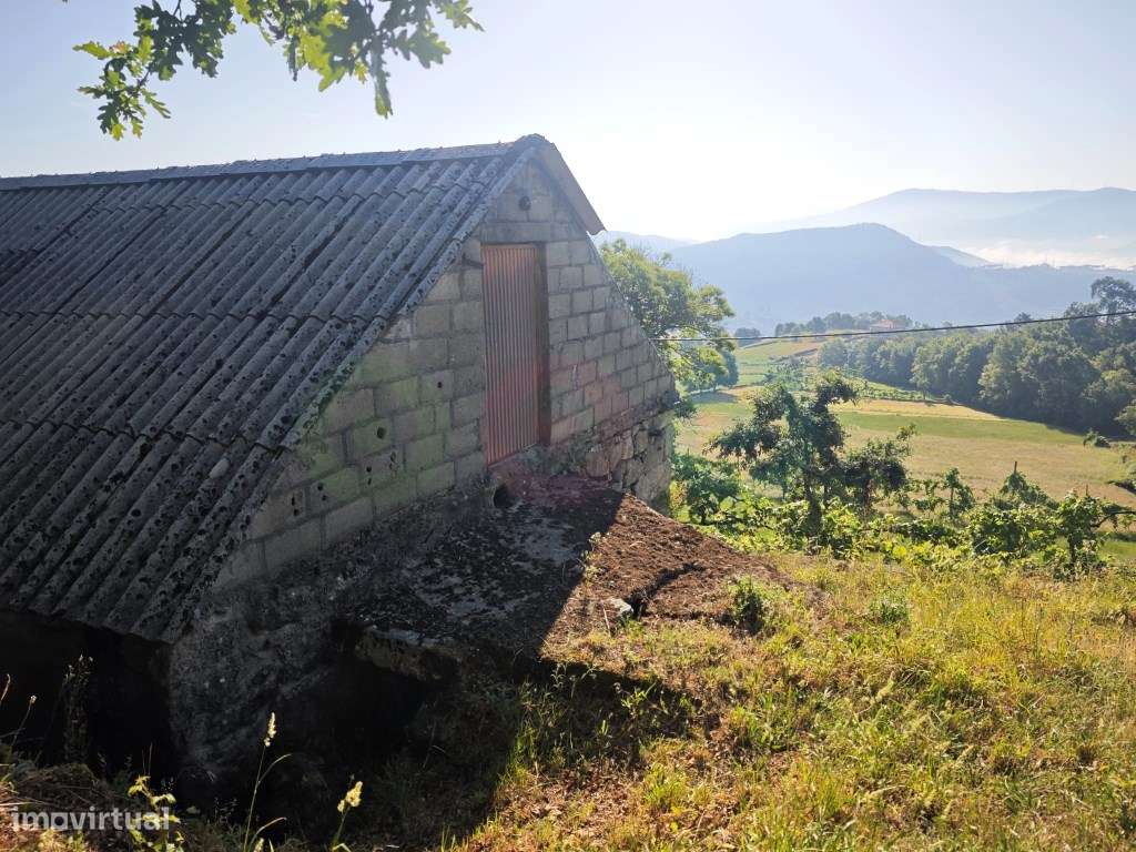 Moradia T3 com terreno em Vilar de Cunhas-35