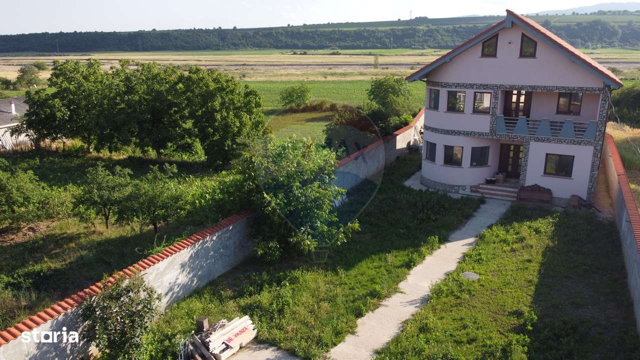 Casă / Vilă in Sat Nou / Panciu - Imagine principală: 1/20
