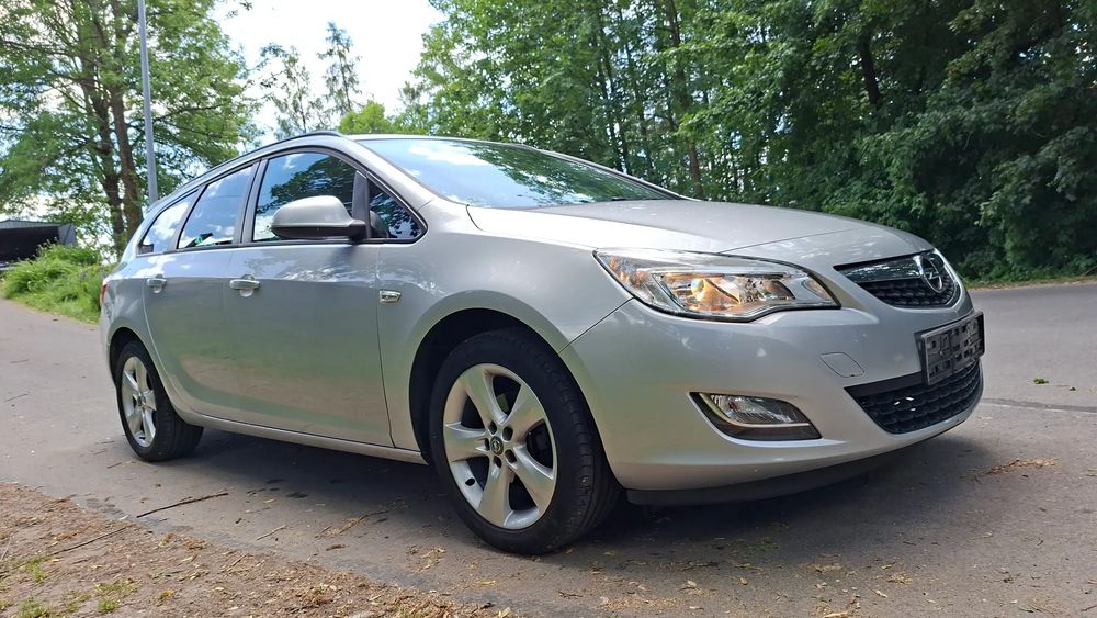 Opel Astra J (2009-2019) 1.4 Turbo Color Edition 2011
