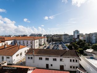 Apartamento T4 localizado junto à Rotunda da Boavista - Grande imagem: 4/34