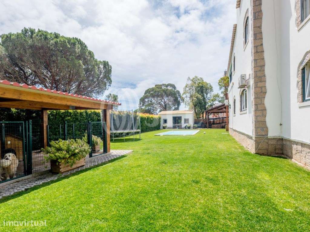 Moradia T6 com jardim e piscina no Estoril em Cascais-3