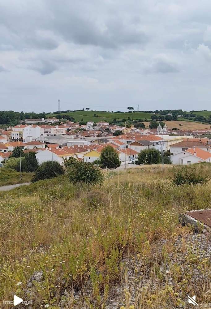 Oportunidade de investimento: terreno para construção de 8 fogos na Me-1