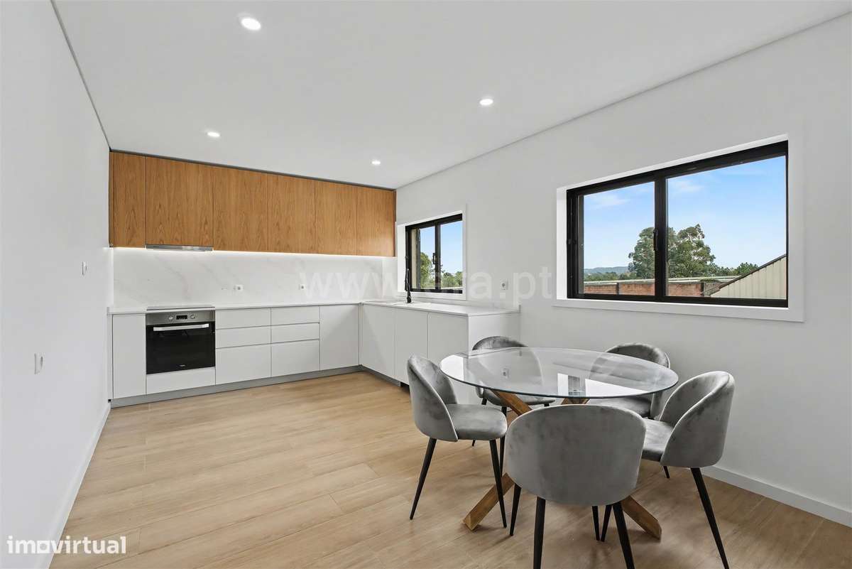 Moradia V3+2 em Paços de Ferreira - Grande imagem: 2/17