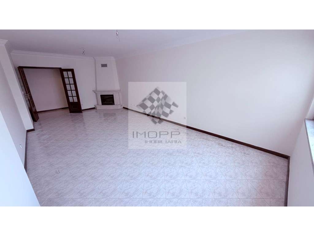 Fabuloso apartamento T2 na Cavaleira com parqueamento-9