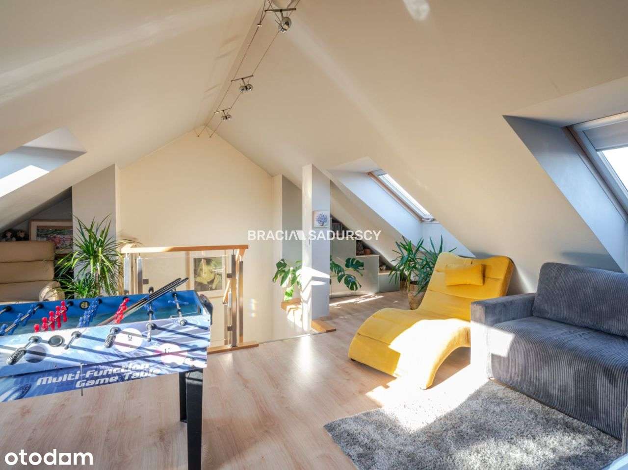 Dom z kominkiem i fotowoltaiką-17