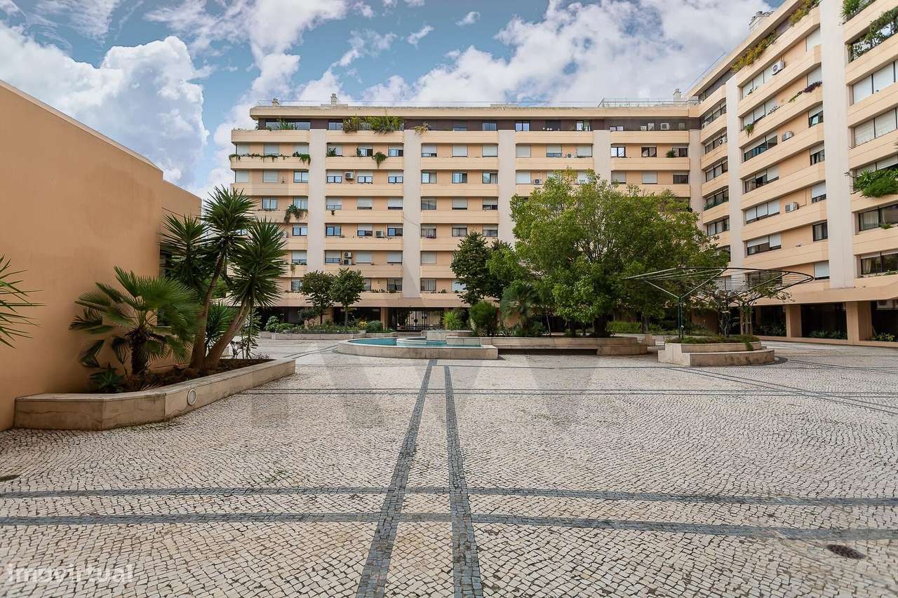 Apartamento T3 Renovado no Condomínio Torres de Lisboa | Laranjeiras S-49