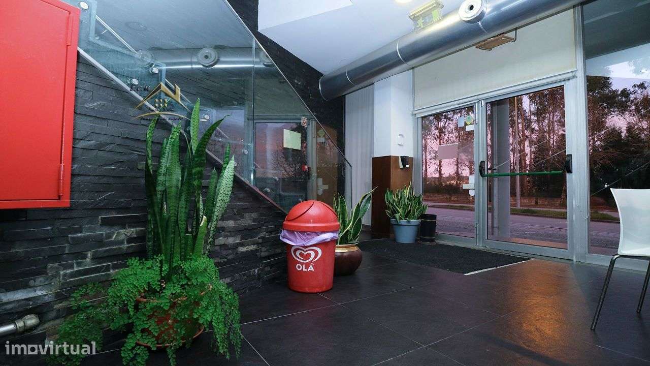 Restaurante "Castelo da Maia" Localizado em Zona Industrial,-7