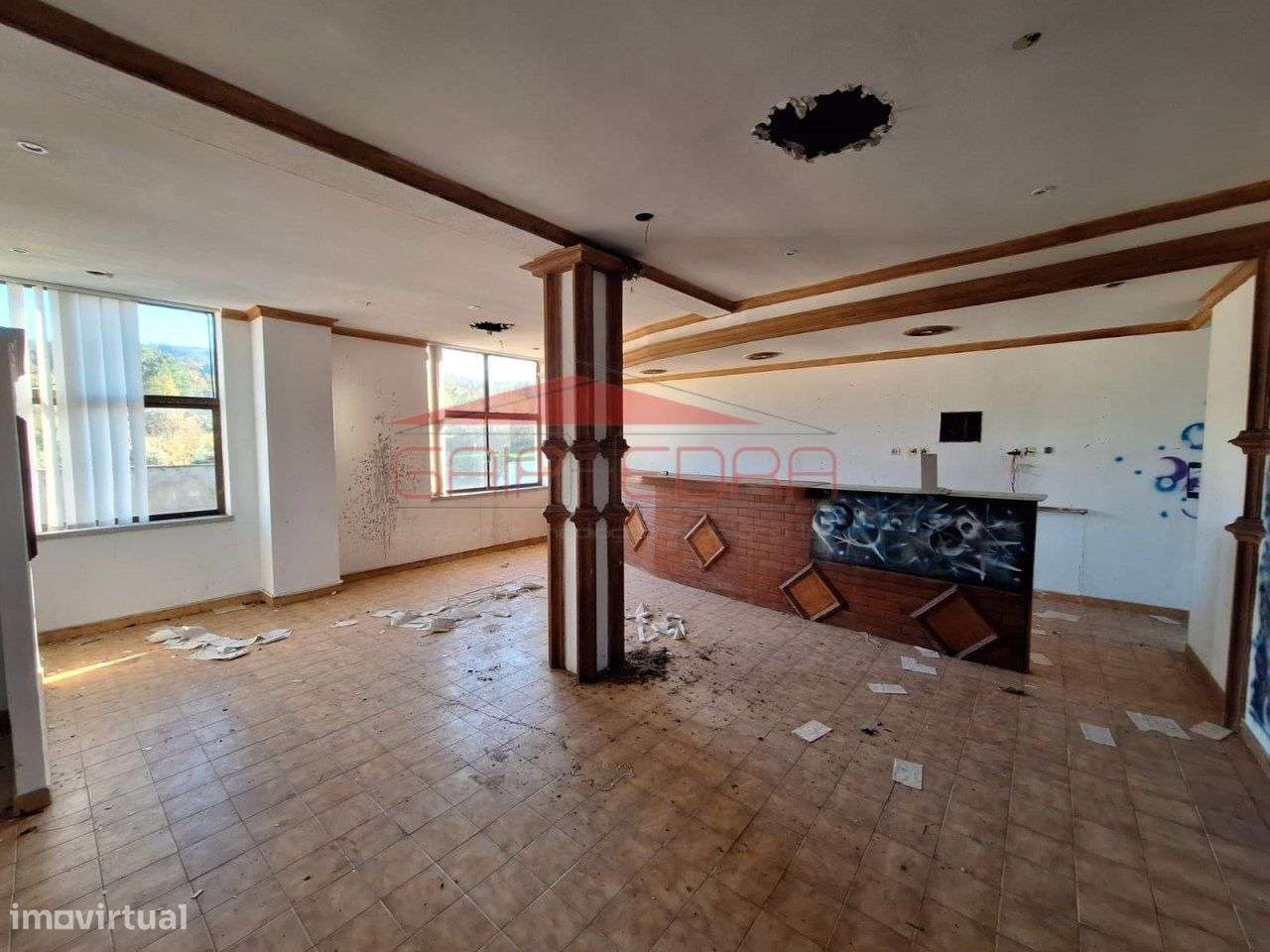 Moradia T4 com garagem e lareira perto das montanhas-12