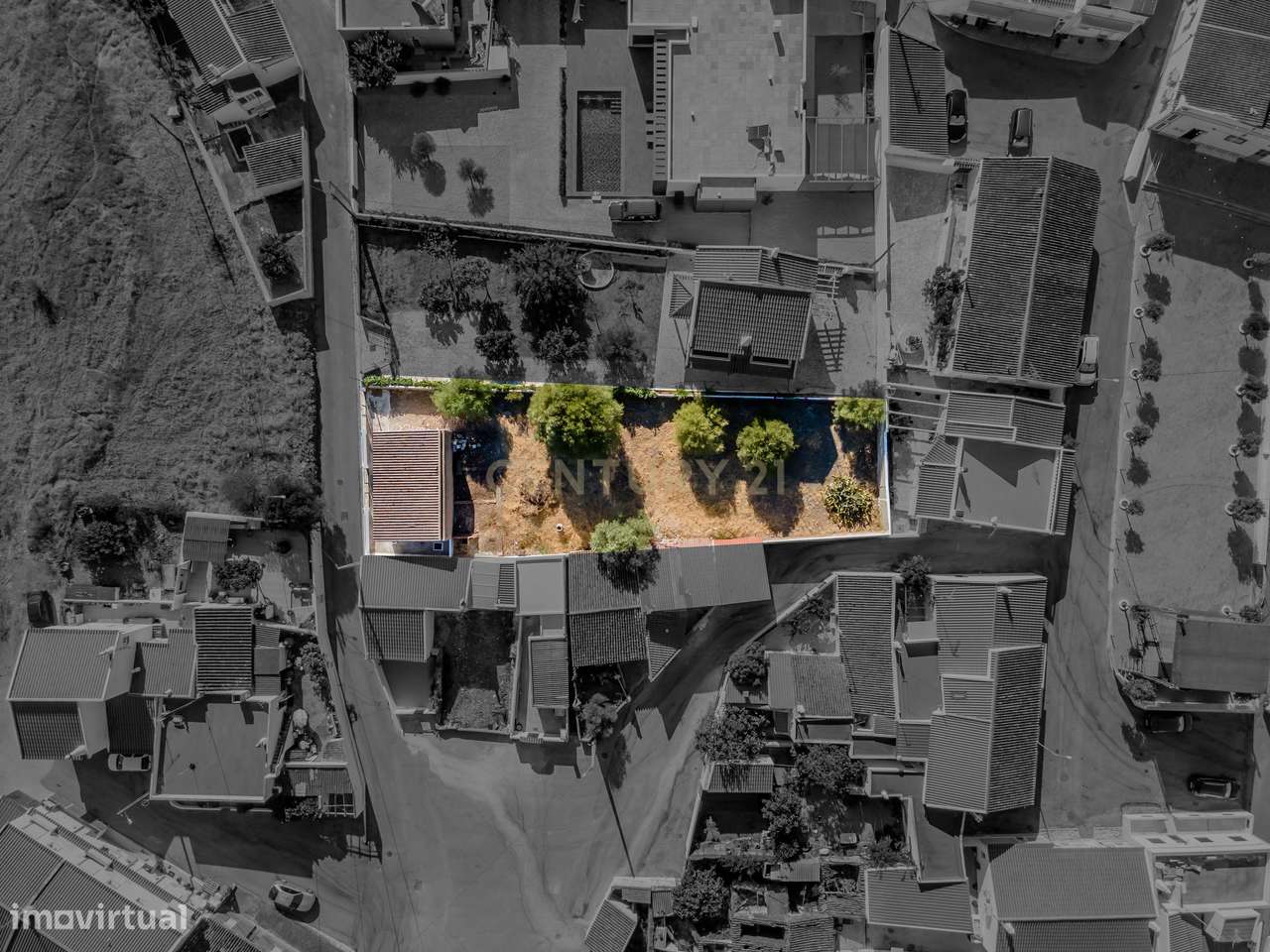 Armazém com Quintal Murado em Terreno Urbano de 632m² - Grande imagem: 4/10