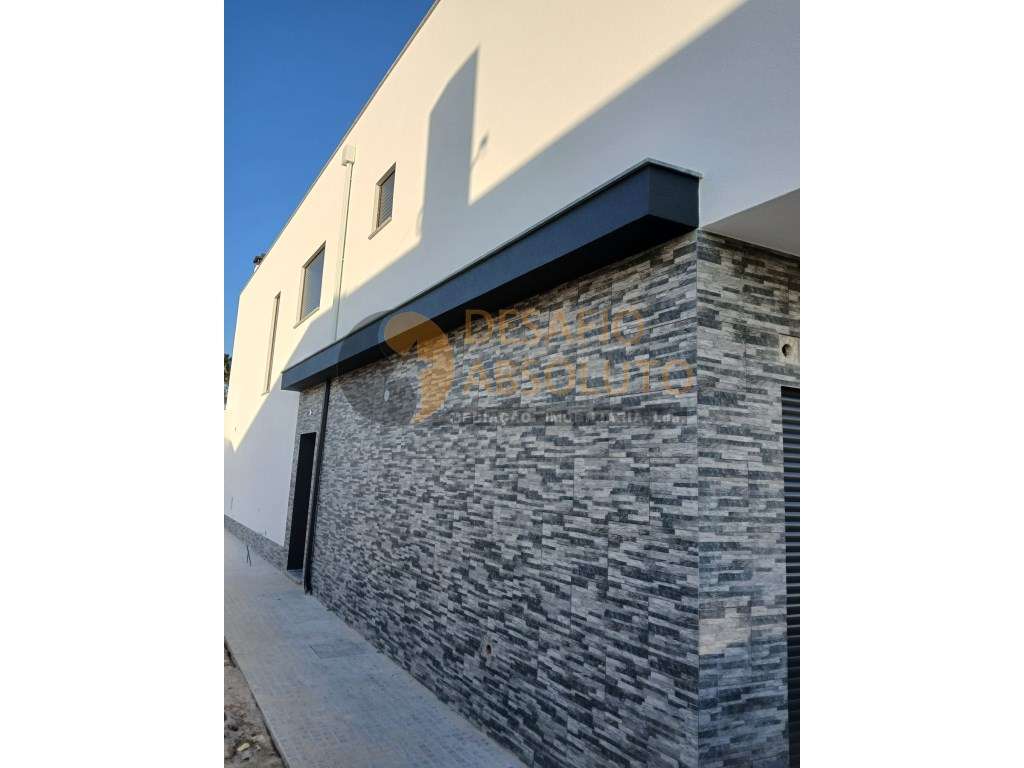 Moradia Geminada T3 c/ Pérgula. Fernão Ferro-14