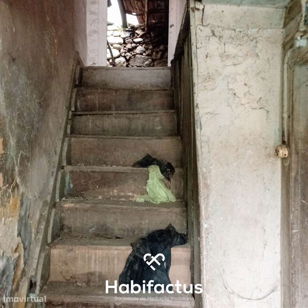 Moradia para restaurar em Tondela, com grande potencial e localização - Grande imagem: 5/16