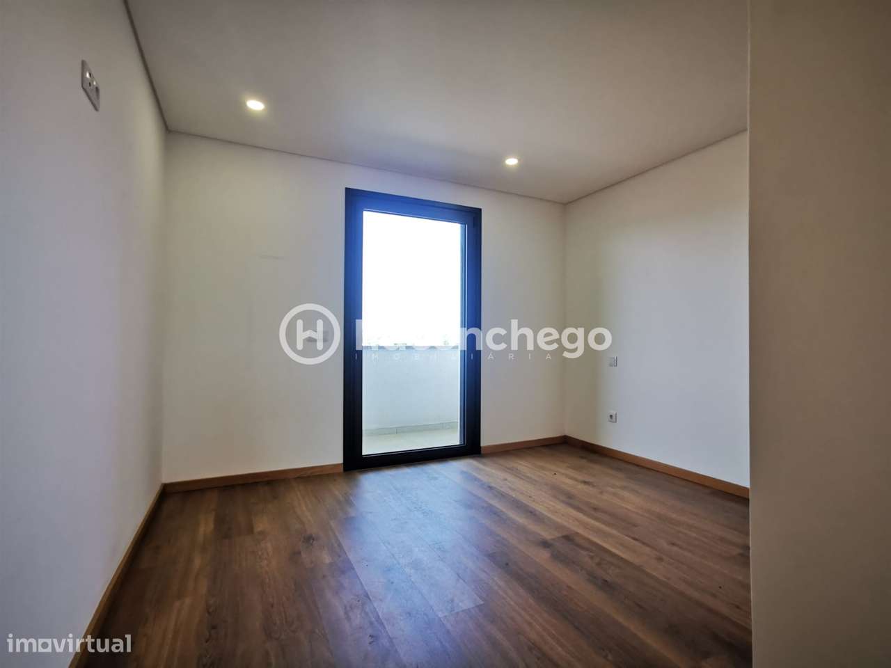 Apartamento T2 em São Verissimo com lugar de estacionamento privado-14