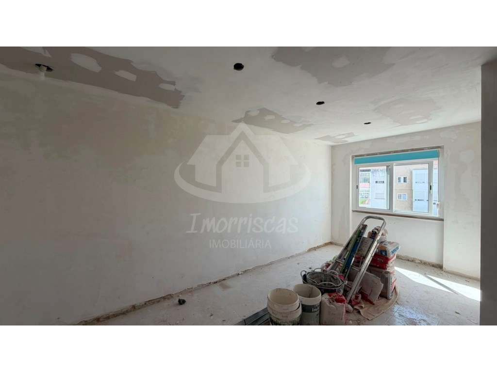 Apartamento T2+1 totalmente remodelado, em Odivelas-4