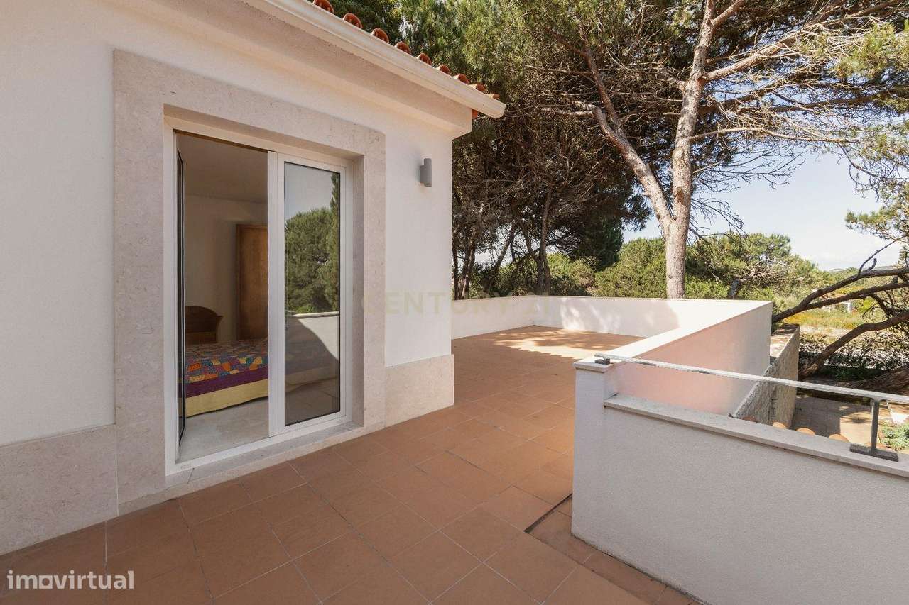 Vila T6 com piscina com área de terreno de 2895 m² na Praia d'el Rey-9