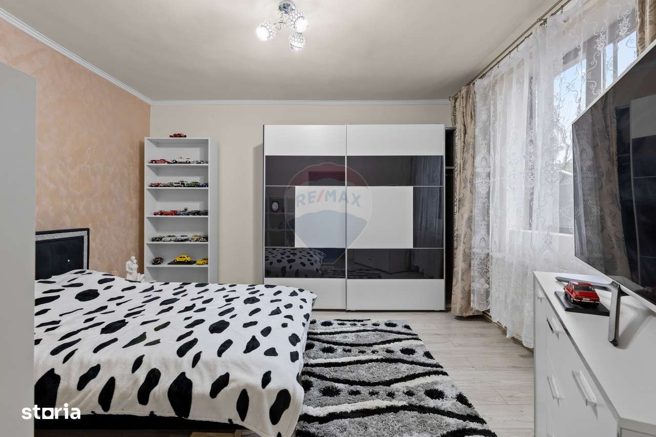 Casă spațioasă cu 4 camere și spațiu comercial în Bujac-4