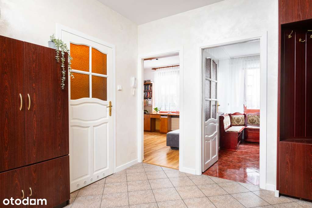 Budynek 97, klatki po remoncie, Rondo Daszyńskiego-5