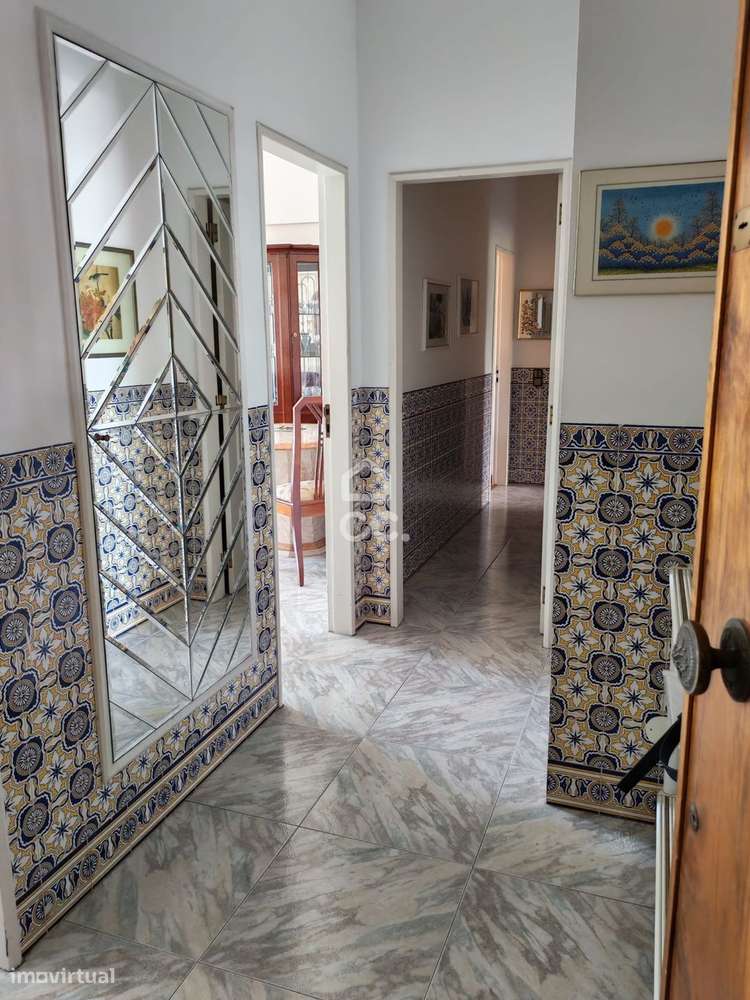 Apartamento T2 com varanda em Penha de França, Lisboa-1