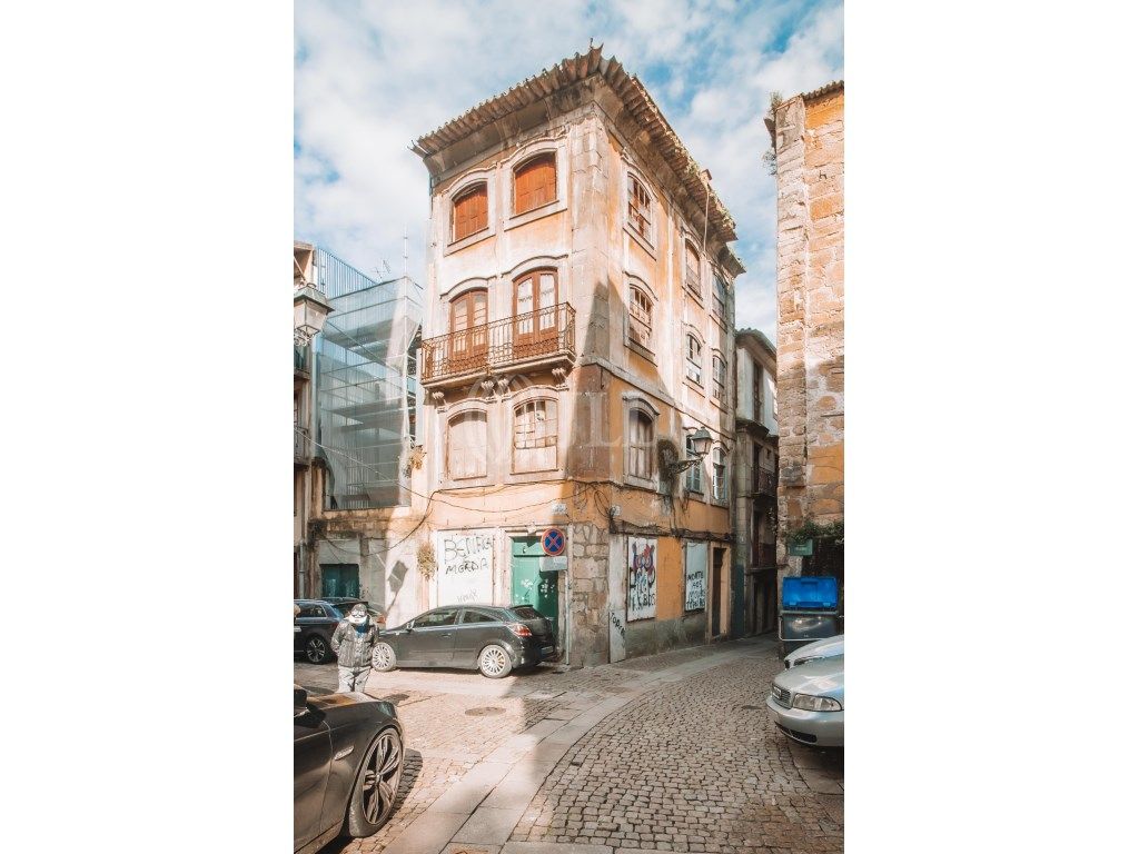 Prédio para reabilitar em plena Baixa, Porto