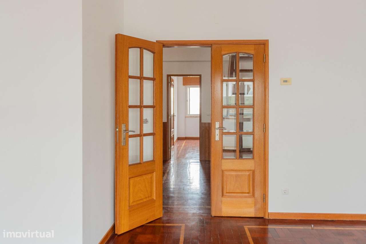 T2 Duplex com 101 m2 e 2 WC – Um apto. diferente na Amadora-16