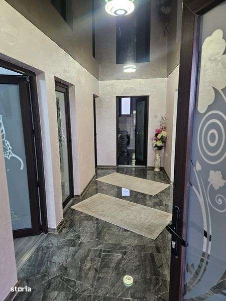 Casa de vanzare la gata - Imagine principală: 4/8