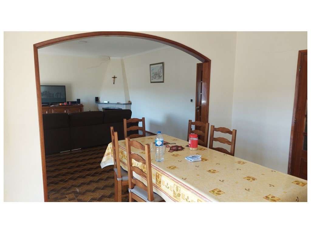 Moradia T3+3 individual no Lameiro - Carvide-18