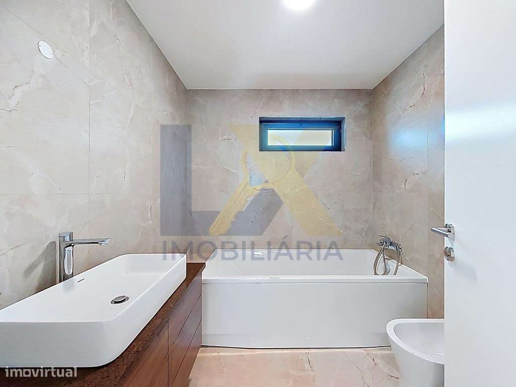 Moradia T4 de elevado padrão em Aradas-22