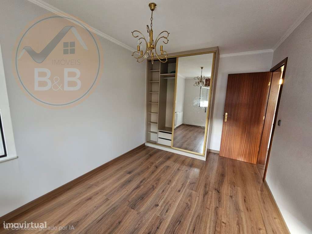 Apartamento T3 com garagem em Valbom-12