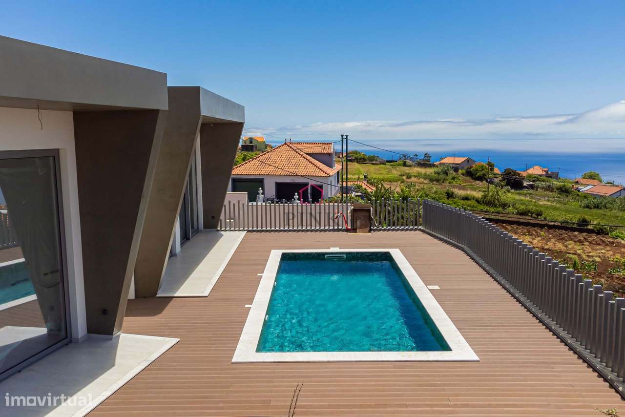 Moradia Moderna com Piscina - T3 na Ponta do Pargo, Calheta-6