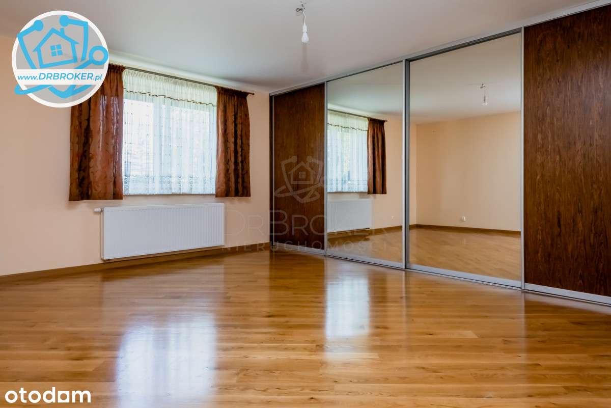 Dom z piękną działką i wolnostojącym garażem-6