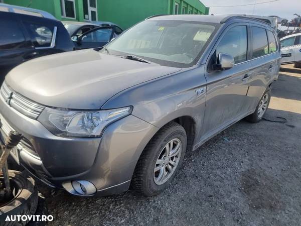 Dezmembrez Mitsubishi Outlander 3, an 2014, motor 2.0 benzina + hybrid cod 4B11, cutie de viteze automata set bandouri, ansamblu motoras stergator, carenaj aparatori noroi fata, vas lichid parbriz, chedere, broasca usa stanga, broasca usa dreapta, maner interior usa, maner exterior usa, plansa bord, ceasuri bord, spira volan, torpedou, parasolare, plafoniera, oglinda retrovizoare, consola centrala, grila bord, cotiera, centura siguranta, set fete usi, butoane geamuri electrice, buton reglaj oglinzi, bloc lumini, maneta stergatoare, claxon, brat stanga fta, brat dreapta fata, navigatie, pretensioner, padele, - 2