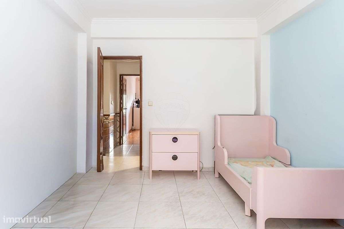 Apartamento T3 à venda em Alto da Brandoa-14