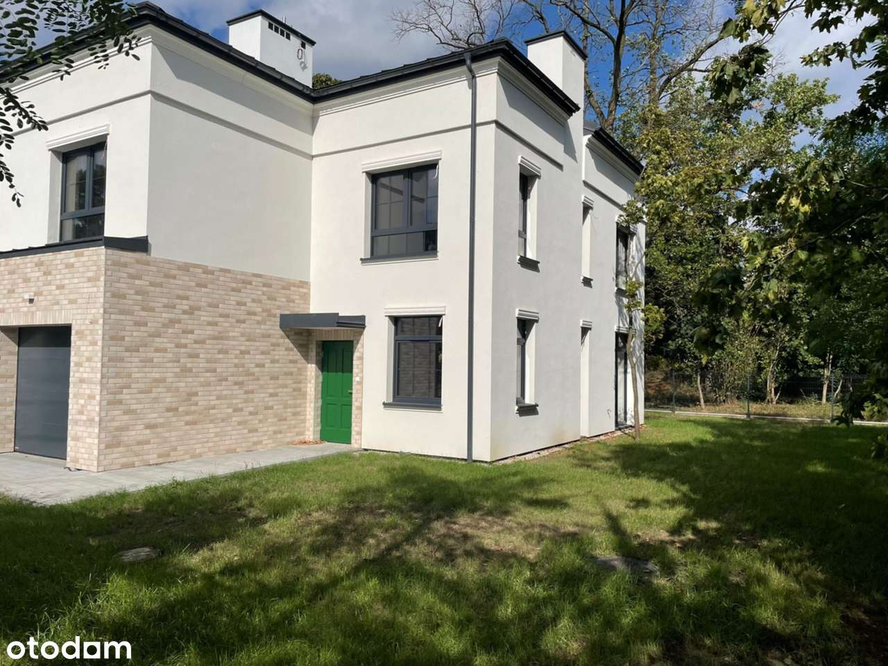 Nowoczesny dom z garażem w spokojnej okolicy-15