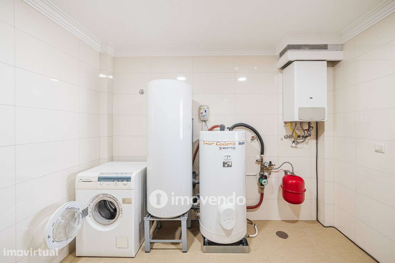 Moradia T4, com condomínio com piscina, em Almargem do Bispo-30