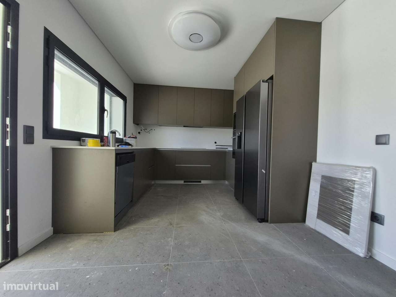 Moradia T3, térrea, geminada c/garagem e logradouros,  Fração: "A"-5