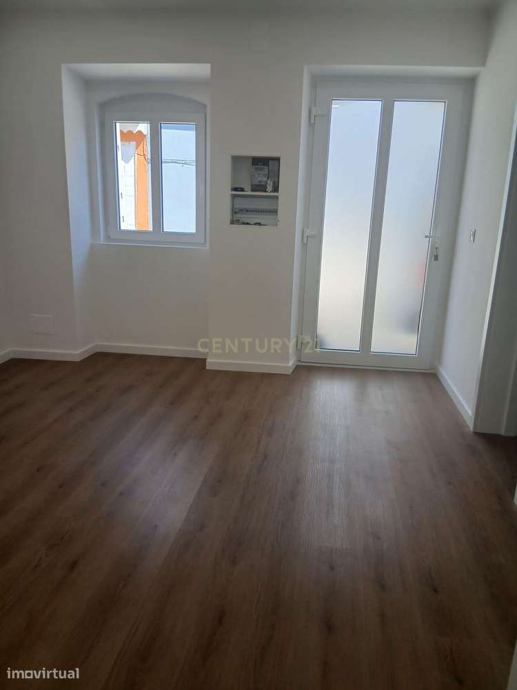 Moradia T2 Renovada em Valada – Conforto e Investimento junto ao Rio T-24