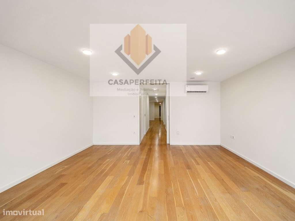 Luxuosa Moradia T4 a 150 metros da Praia - Madalena-12