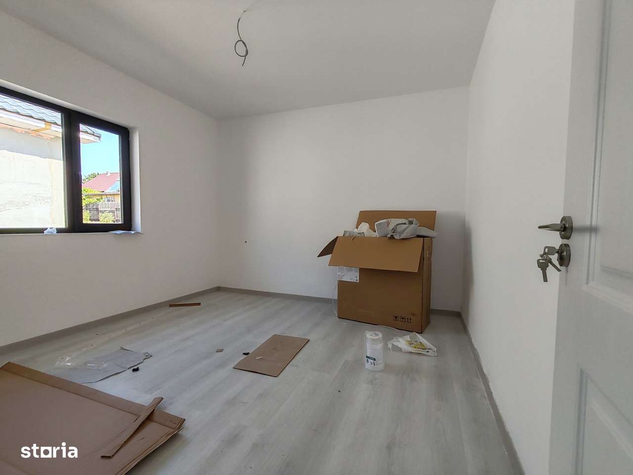 Vindem casa in Navodari-5