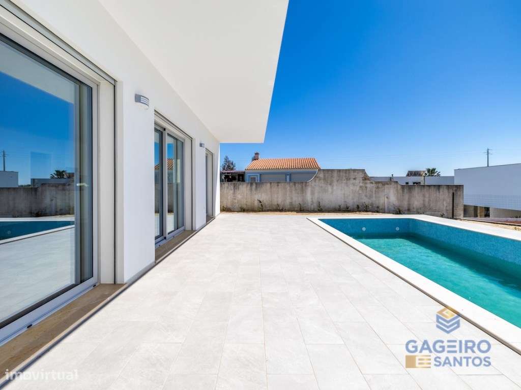 Moradia T4 com piscina, nova e pronta a habitar a 4 km da baía de S...-48