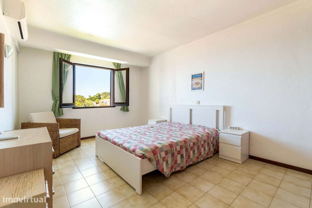 Elevado Potencial: último piso com vista mar, a 200 m da praia-16