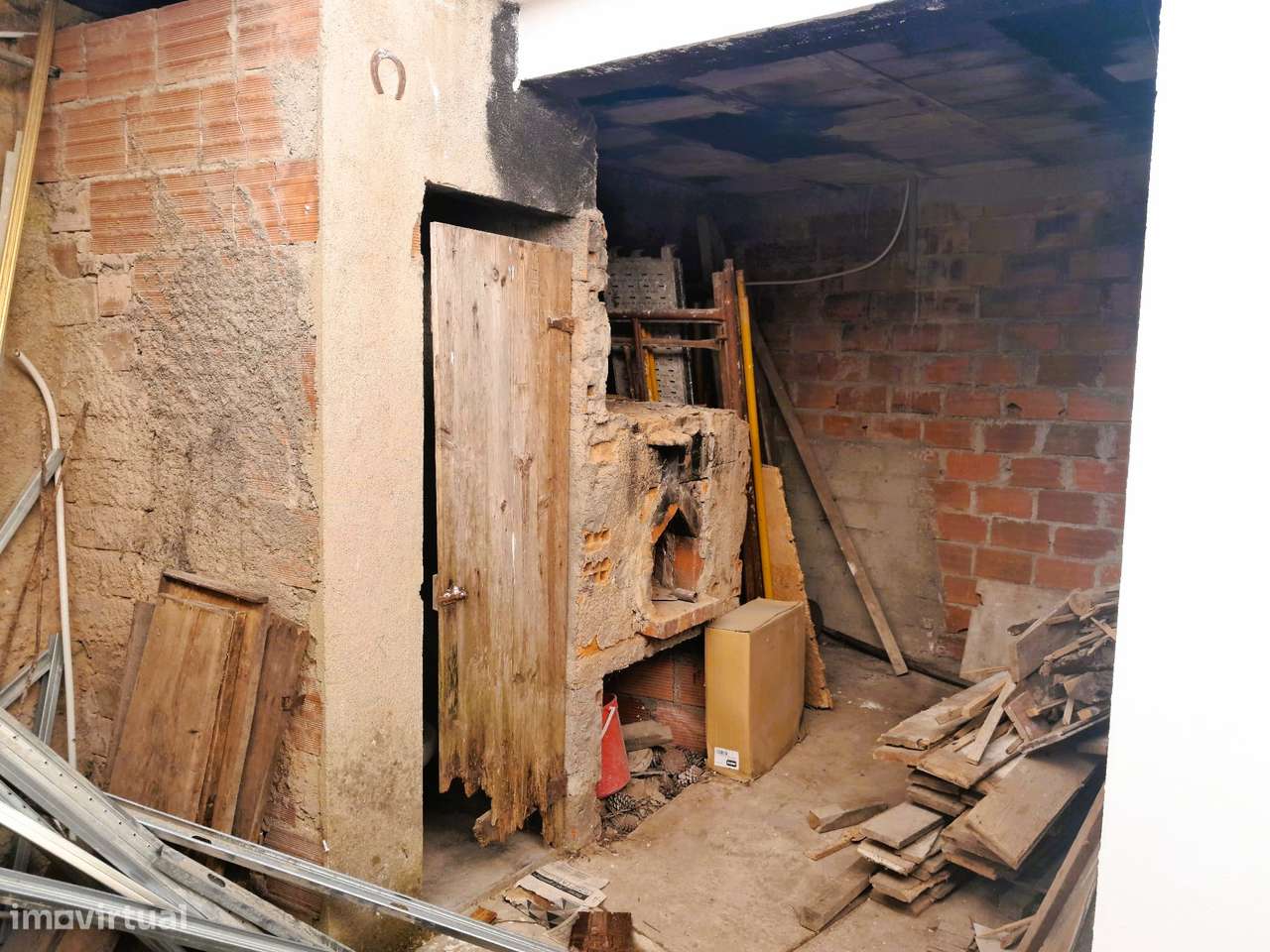 Moradia T3 com Garagem em Remodelação – Anaguéis, Coimbra-17