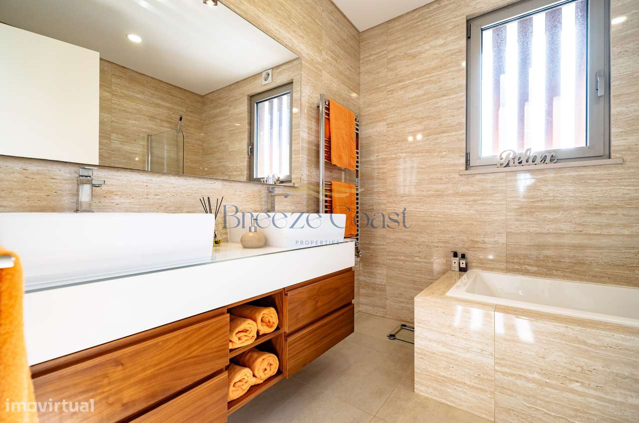Moradia T4+1 de luxo com elevador-15